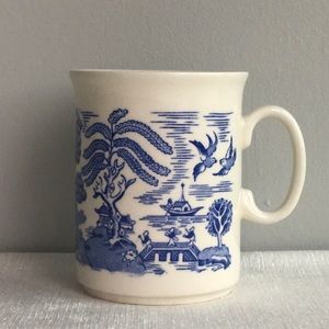 VINTAGE blue willow ironstone mug